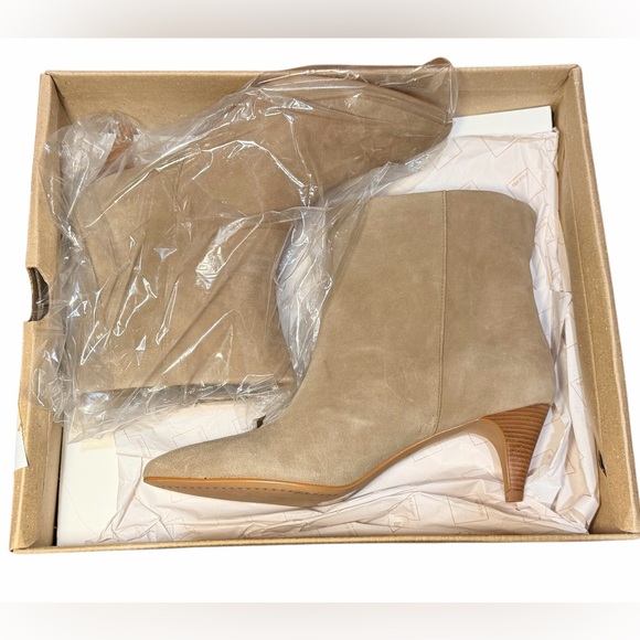 DOLCE VITA New In Box! Tan suede kitten heel boots. 💛🤎 - Picture 6 of 7